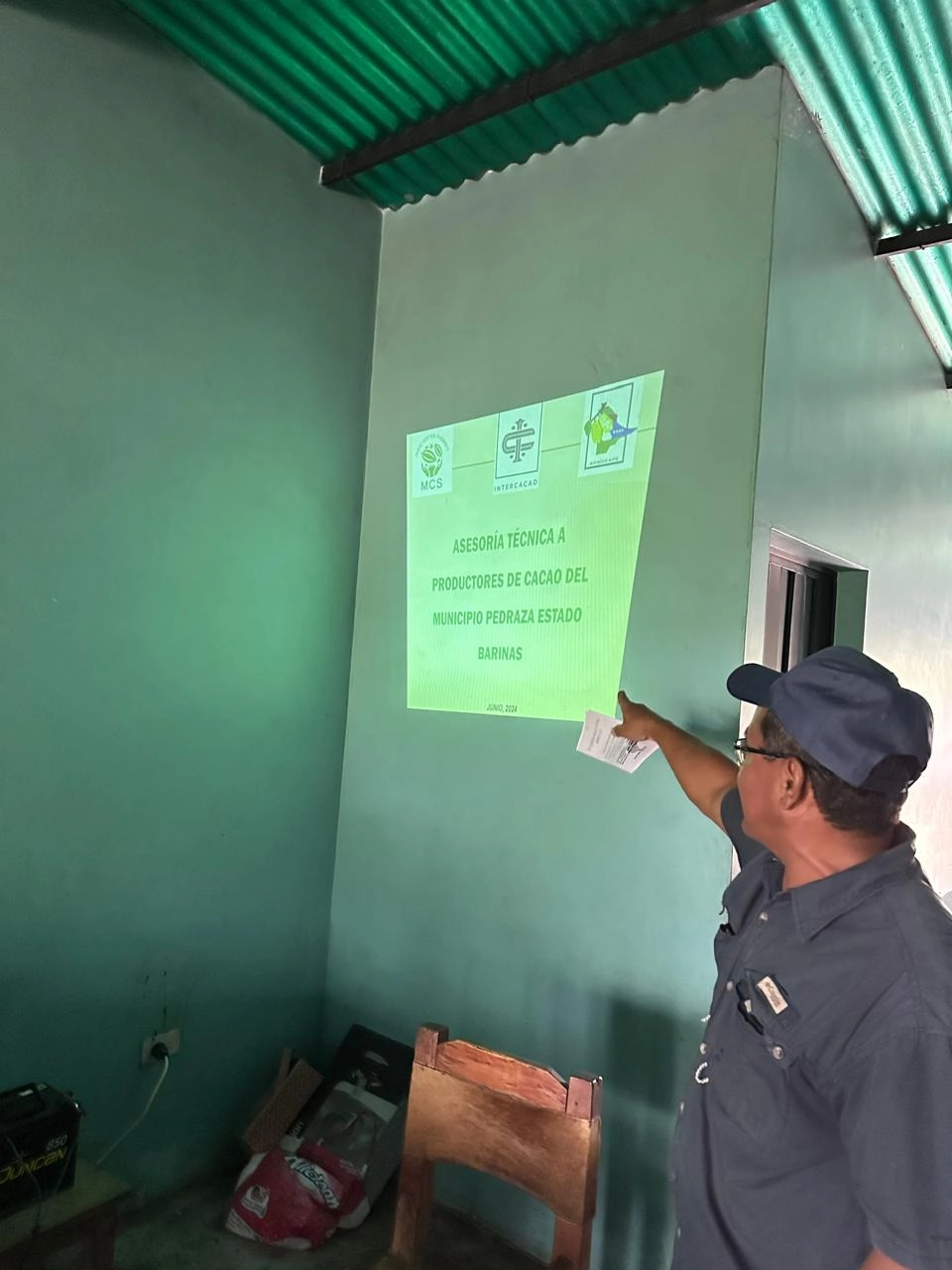 Barinas cocoa fermentation process in wooden boxes